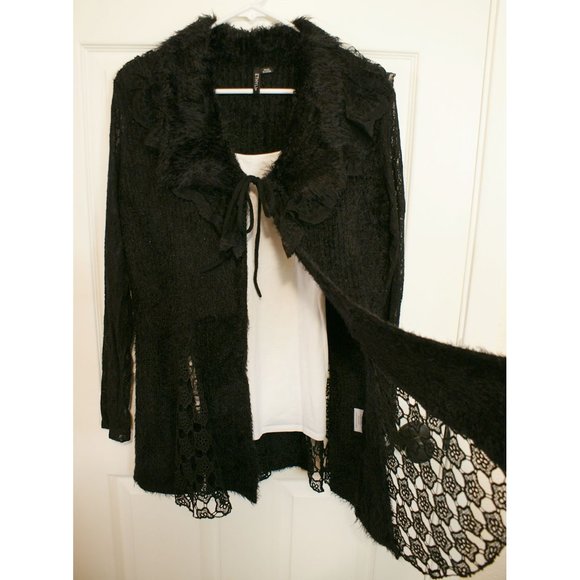 Gorgeous black tulip swing sweater w, lace insets - Picture 2 of 6